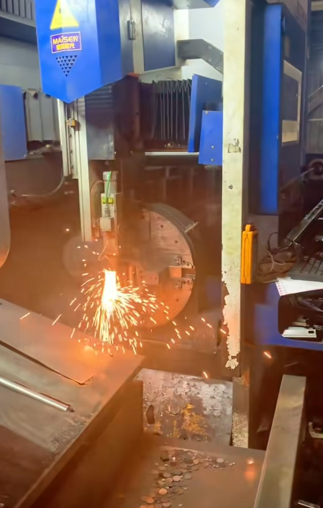 Reinforced cold rolled steel hospital bed chassis with robotic welds for high weight capacity