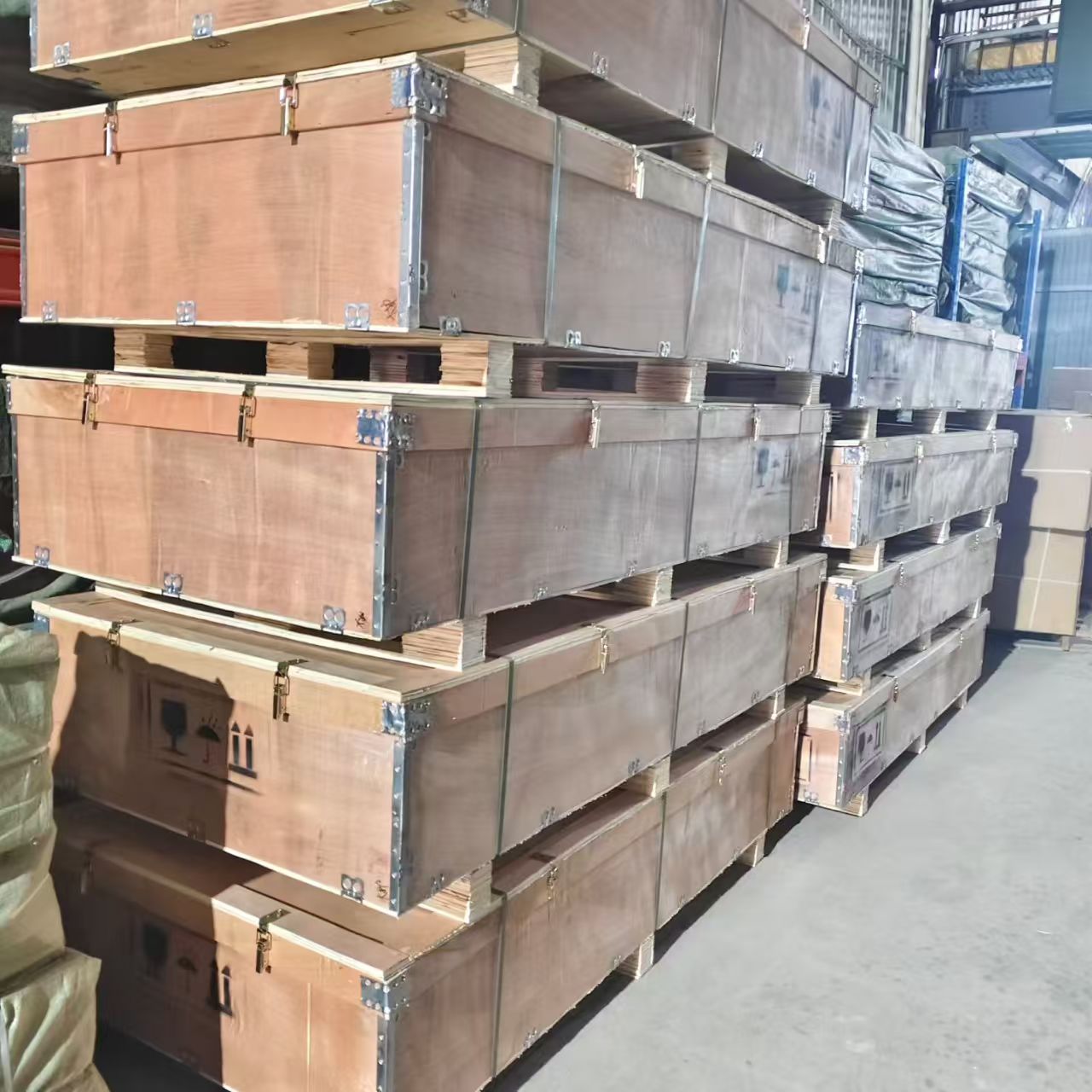 Container loading of flat-pack export cartons for hydraulic patient transfer stretchers
