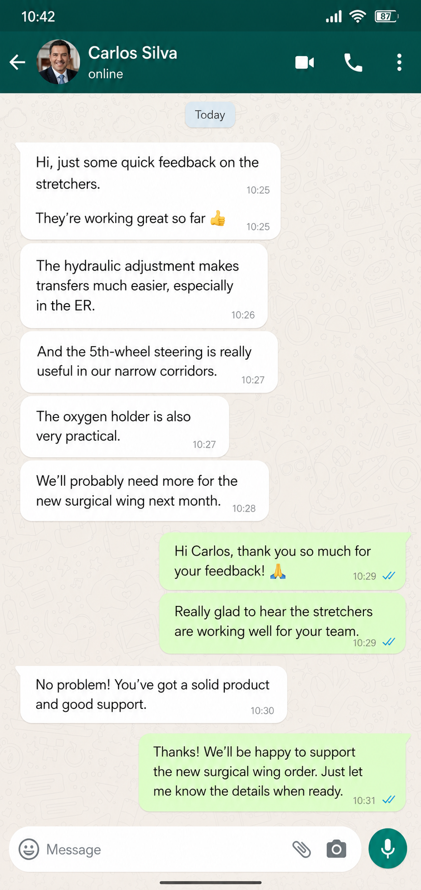 Authentic WhatsApp chat screenshot showing client feedback from Carlos Silva praising hydraulic emergency patient transfer stretchers