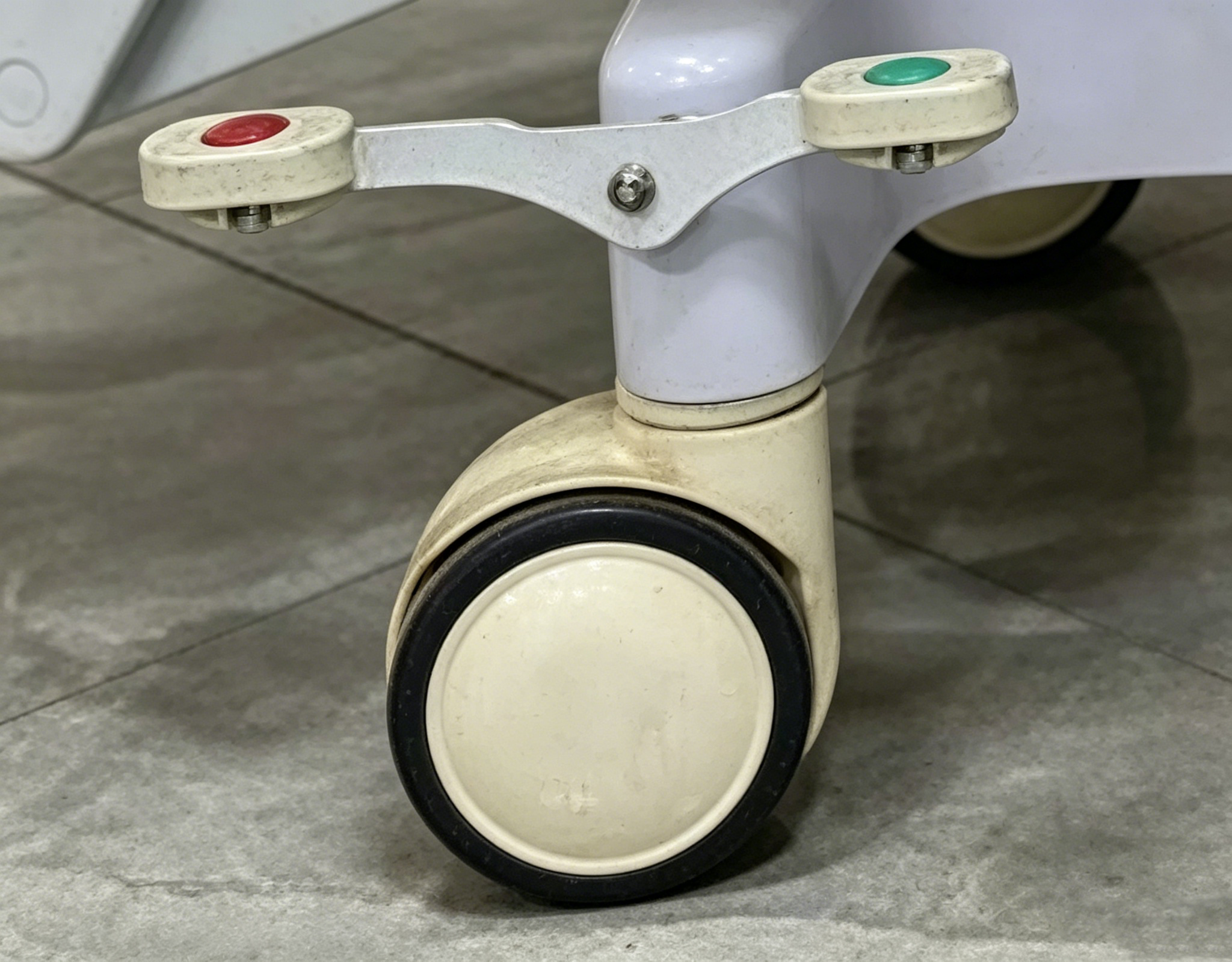 Central control pedal braking system with directional steering guide on medical transport stretcher